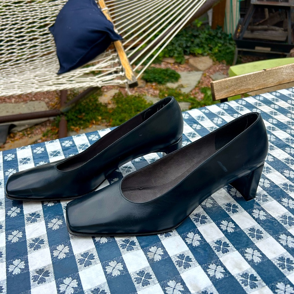 Deep navy blue Stuart Weitzman pumps